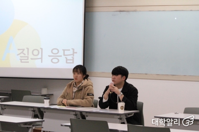 김형민 정 후보가 학우들의 질문에 답변하고 있는 모습 사진=안다은 기자