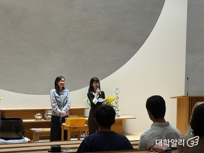 원남교당 청년회가 1부 행사를 진행하고 있다(사진=김동현 기자)