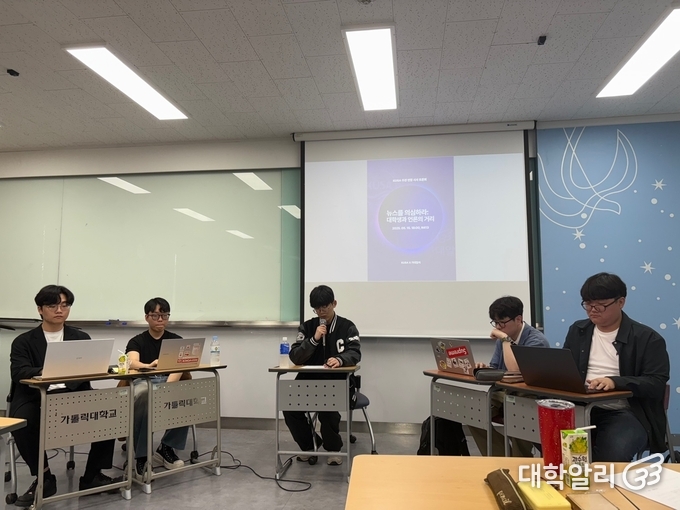 KUSH와 가대알리가 토론회를 진행하고 있다. (왼쪽부터) KUSA 안희준 학우, 이태회 회장, 사회자 김시현, 가대알리 조우진 편집국장, 권민제 대표 (사진=김동현 기자)