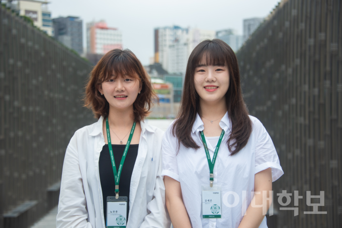 <이대학보> 노우주 디지털콘텐츠마케팅부 부장(좌)과 강예본 편집국장(우) (사진=진유경 이대학보 사진기자)