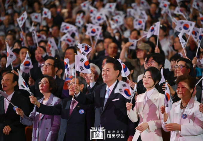 2024년 8월 15일 서울 종로구 세종문화회관에서 열린 광복절 제79주년 경축식. 광복회와 독립운동단체연합, 그리고 야권 인사들은 서울 용산구 백범김구기념관에서 열린 광복절 기념식에 따로 참여했다. (사진 출처=대통령실)