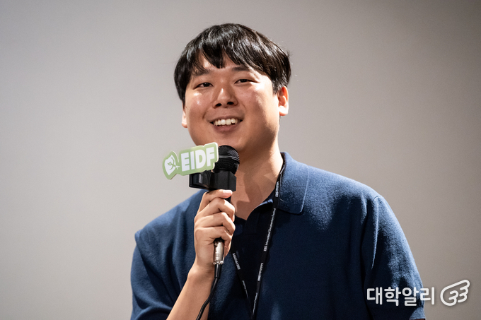 8월 30일 오전 11시 서울 종로구 에무시네마에서 제22회 EBS국제다큐영화제(EIDF) ‘뉴 코리안 웨이브’ 섹션 초청작 <수능 창시자; 한국 교육의 프랑켄슈타인>이 상영된 이후 백진우 감독이 GV에 임하고 있다. (사진=차종관 대학언론인네트워크 자문위원)