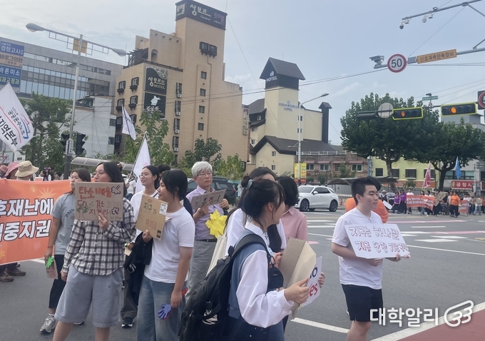 집회 참여 중인 청소년들 (사진=최산 기자)