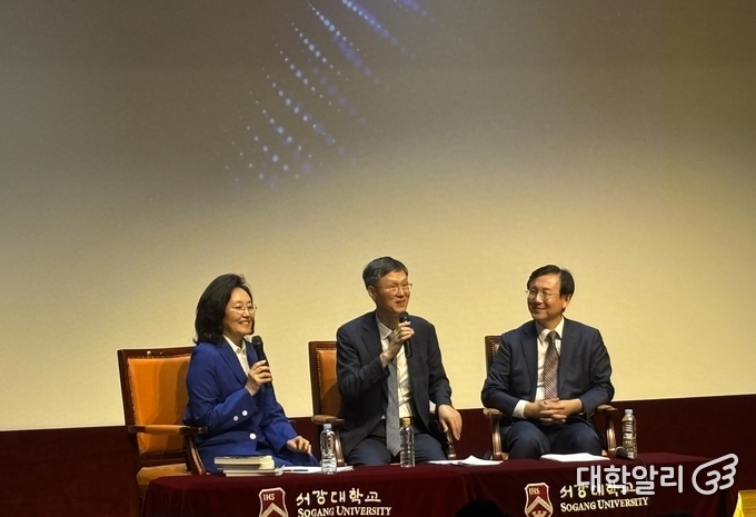 (왼쪽부터) 질의응답을 진행하고 있는 박영선 전 중소벤처기업부 장관, 문형배 전 헌법재판소장 권한대행, 한동수 전 대검찰청 감찰부장 (사진=백지현 기자)