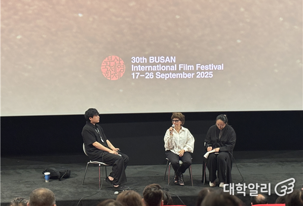상영 후 GV에서 관객과 대화하는 세피데 파르시 감독 (사진=박서연 기자)